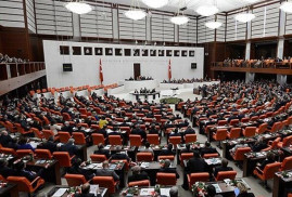 Milliyet. Թուրքիայի մի խումբ քաղաքացիներ խորհրդարանից պահանջում են հակազդել Հայոց ցեղասպանության  բանաձևերի ընդունմանը