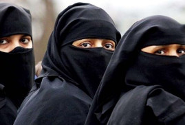 Hindistan, erkeklerin eşlerine üç kez "boş ol" diyerek boşanma uygulamasını anayasasından kaldırıyor
