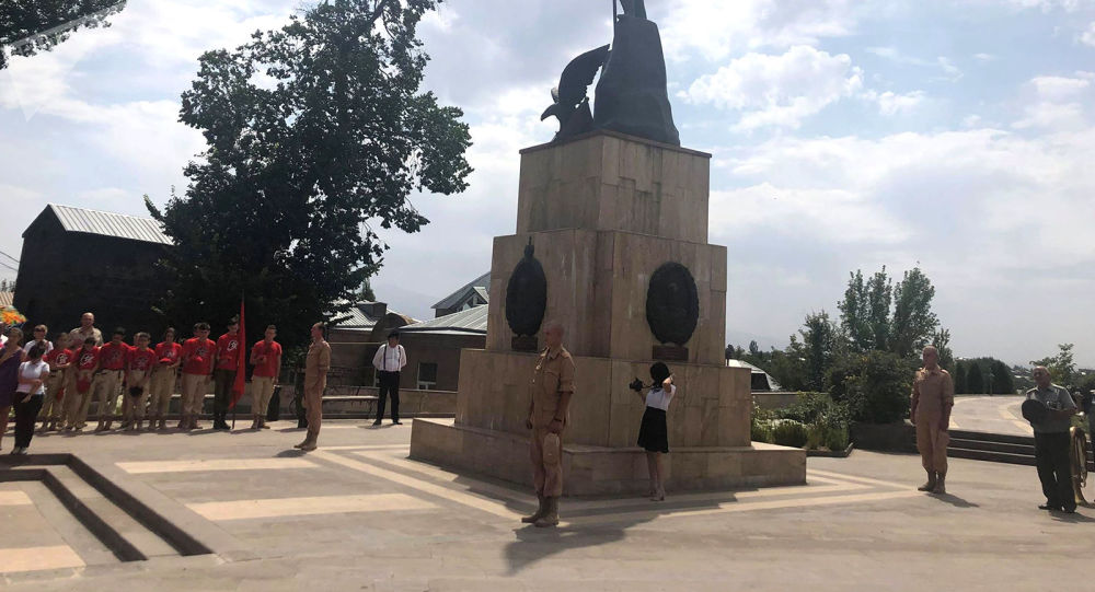 Ermenistan’ın Gyumri şehrinde Rus-Osmanlı savaşında şehit olan Rus askerlerini andılar