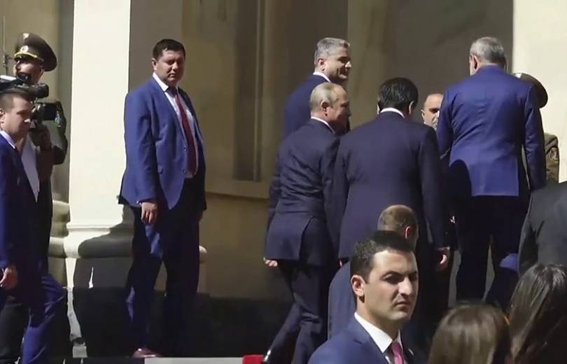 Gürcü gazeteciden Ermenistan’da Vladimir Putin’e skandal soru (video)
