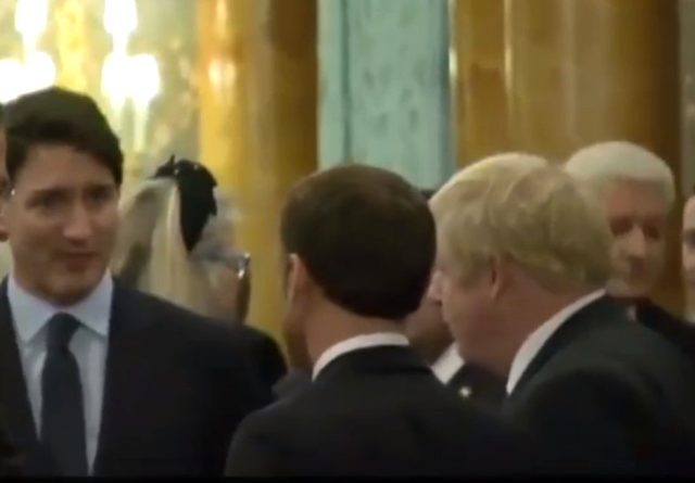Trump'ın dedikodusunu yaparken yakalandılar