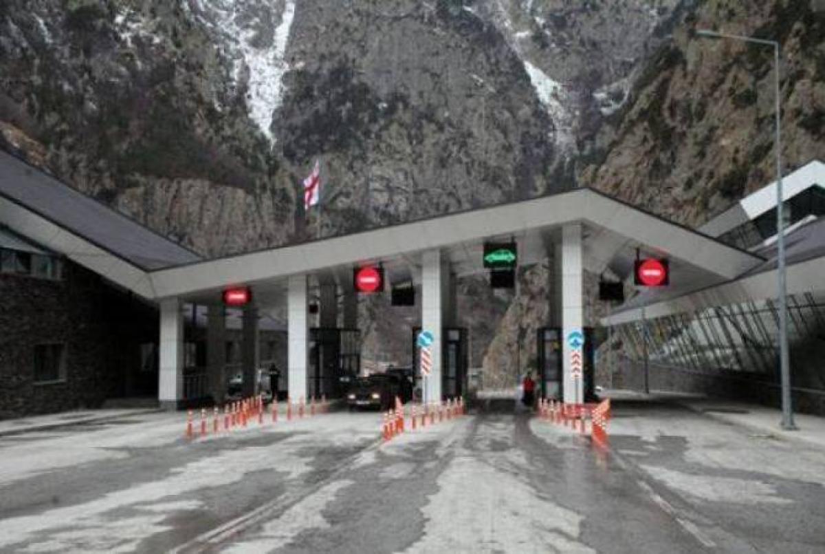 Yukarı Lars'ta kalan Ermenistan vatandaşları ülkeye döndürüldü