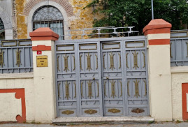 İstanbul'daki Surp Krikor Lusavoriç Ermeni Kilisesi'nin haçını kıran kişi gözaltına alındı