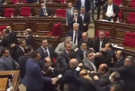 Ermenistan Parlamentosu'nda gergin anlar yaşandı (video)