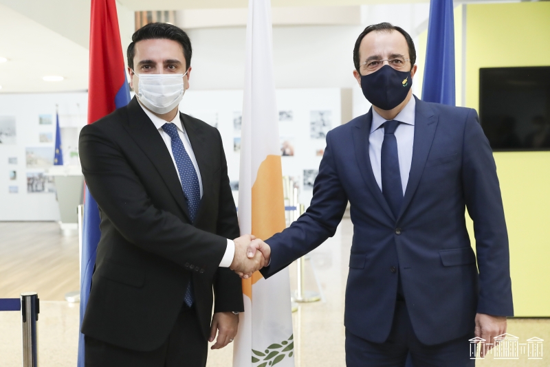 Ermenistan Parlamento Başkanı ile Kıbrıs Dışişleri Bakanı bir araya geldi