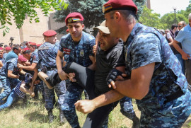 Ermenistan'da protestolar devam ediyor
