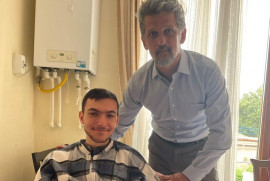 Garo Paylan, İstanbul'da saldırıya uğrayan Ermeni genci ziyaret etti