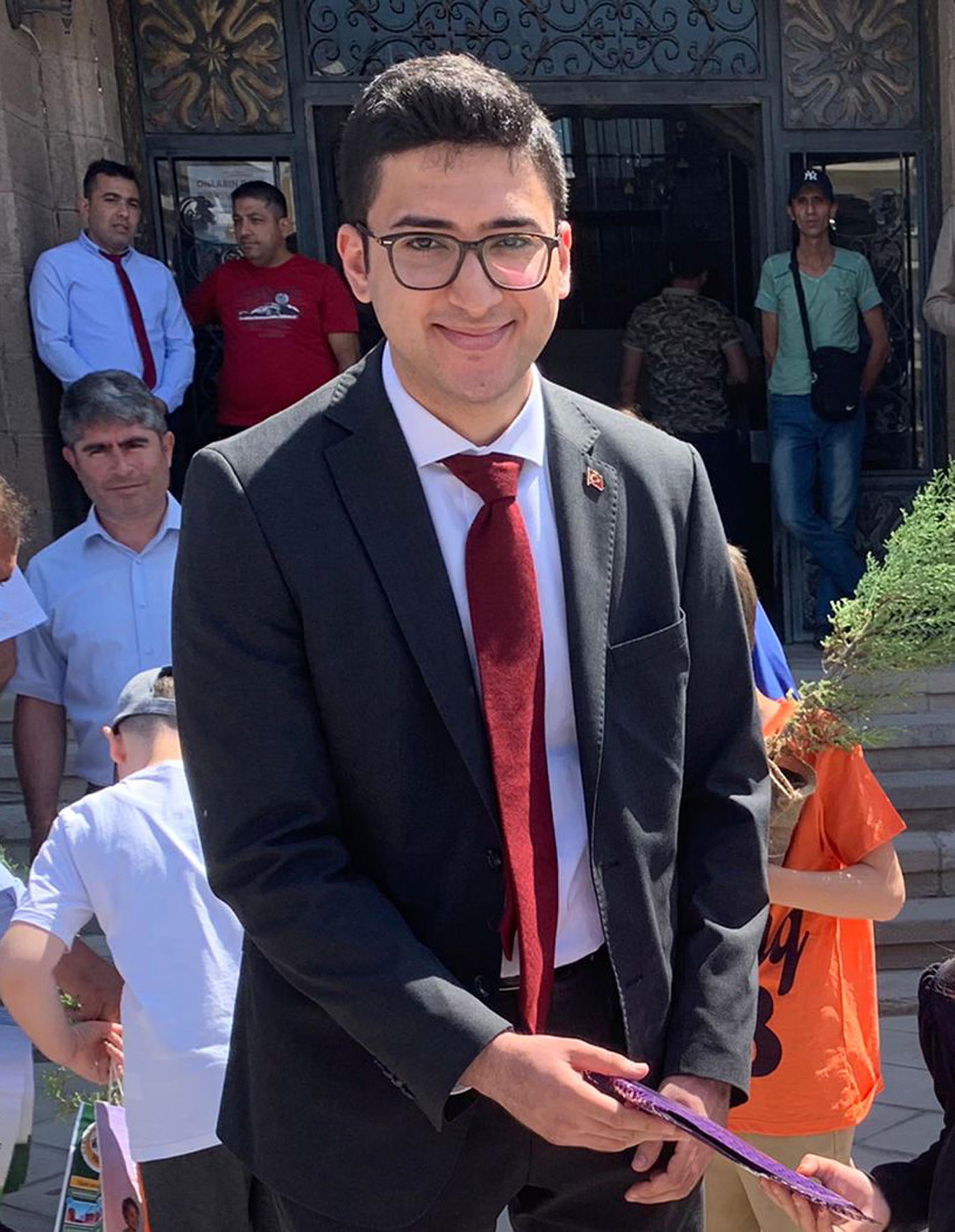 Türkiye'de ilk Ermeni kaymakam Berk Acar, görevine başladı