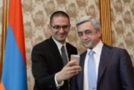 Twitter Başkan Yardımcısı ve Ermenistan Cumhurbaşkan’ndan selfie (foto)