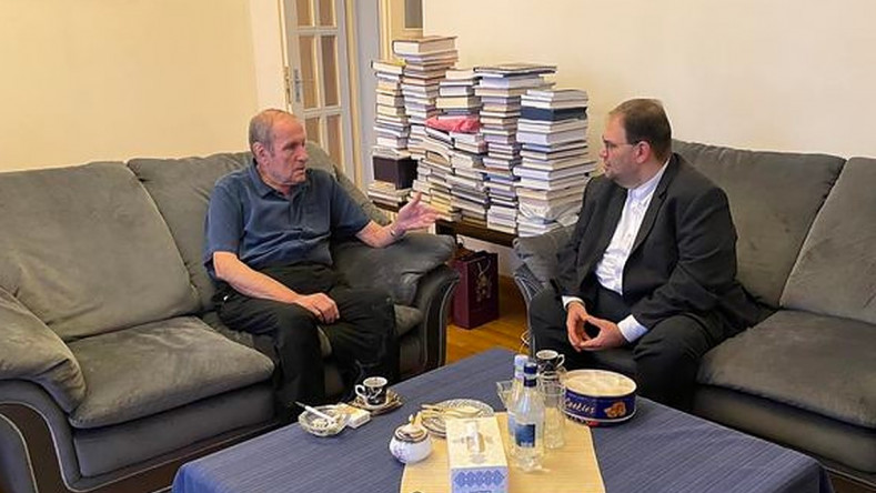 Ermenistan’ın ilk cumhurbaşkanı Ara Koçunyan’ı kabul etti