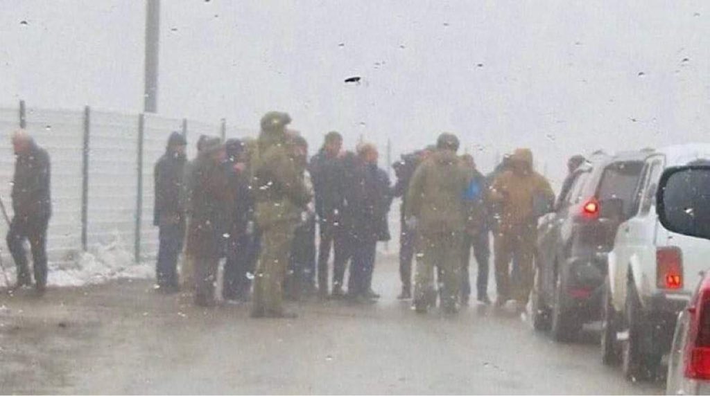 Karabağ'ı Ermenistan'a bağlayan yol yeniden açıldı
