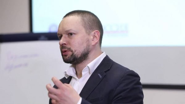 Rus siyaset bilimcisinden Azerbaycan'a tepki: Moskova her şeyi  hatırlıyor