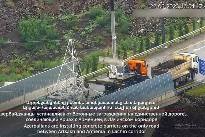 Azerbaycan Ermenistan-Artsakh tek yolunu beton bariyerle kapattı