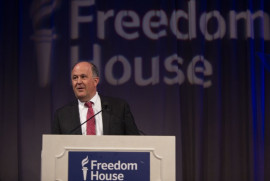 Freedom House Başkanı: Ermenistan'ın egemen topraklarına saldırı planlarını kınıyoruz