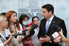 Alen Simonyan: “Anklavları geri vermeye hazırız, onlar da Artsvashen'i geri vermeli”