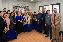 Polonya Cumhurbaşkanı’nın eşi Yerevan'da Dağlık Karabağ'dan zorla yerinden edilenlerle buluştu