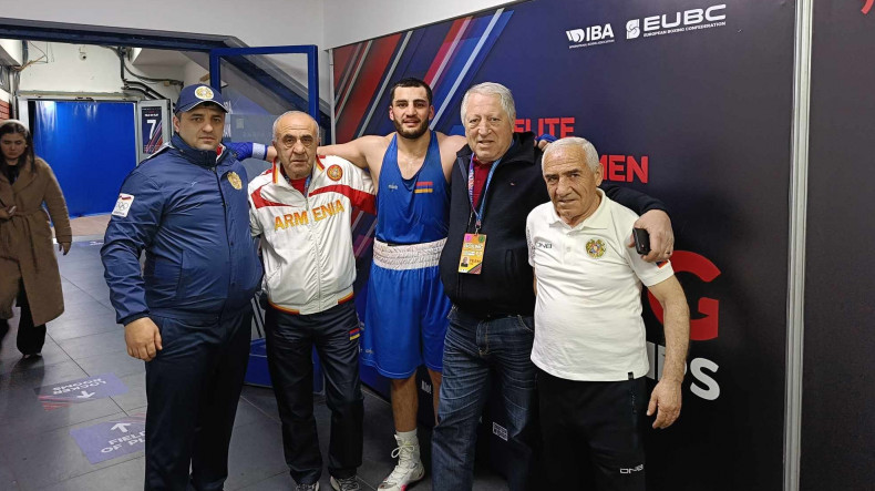 Ermeni boksör Manasyan, Azerbaycan temsilcisini yendi ve finale çıktı (Foto)
