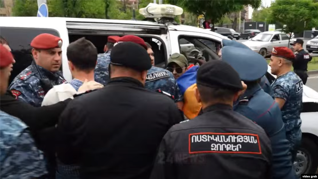 Ermenistan’ın başkenti Yerevan’da muhalefetin protestoları devam ediyor