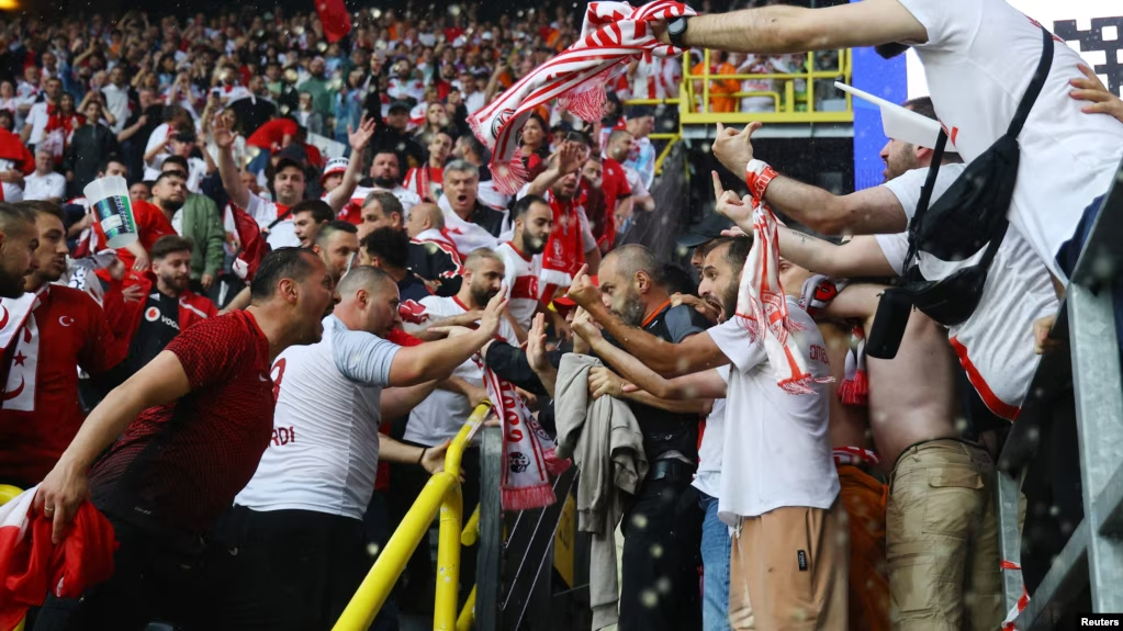 UEFA Türkiye ile Gürcistan futbol federasyonlarına para cezası verdi