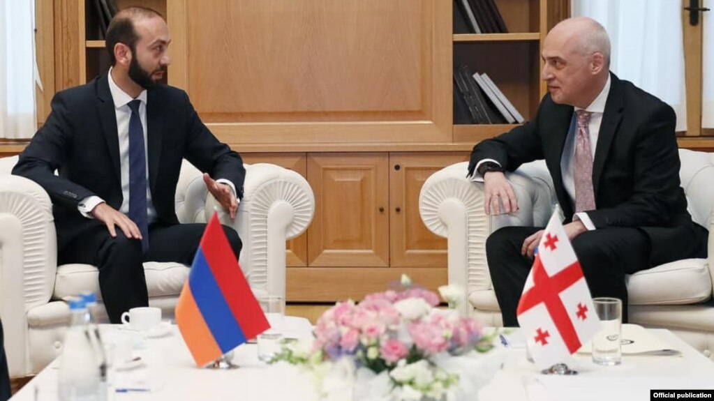 Mirzoyan: Bakü barış anlaşmasının imzalanmasının önüne yapay engeller koyuyor