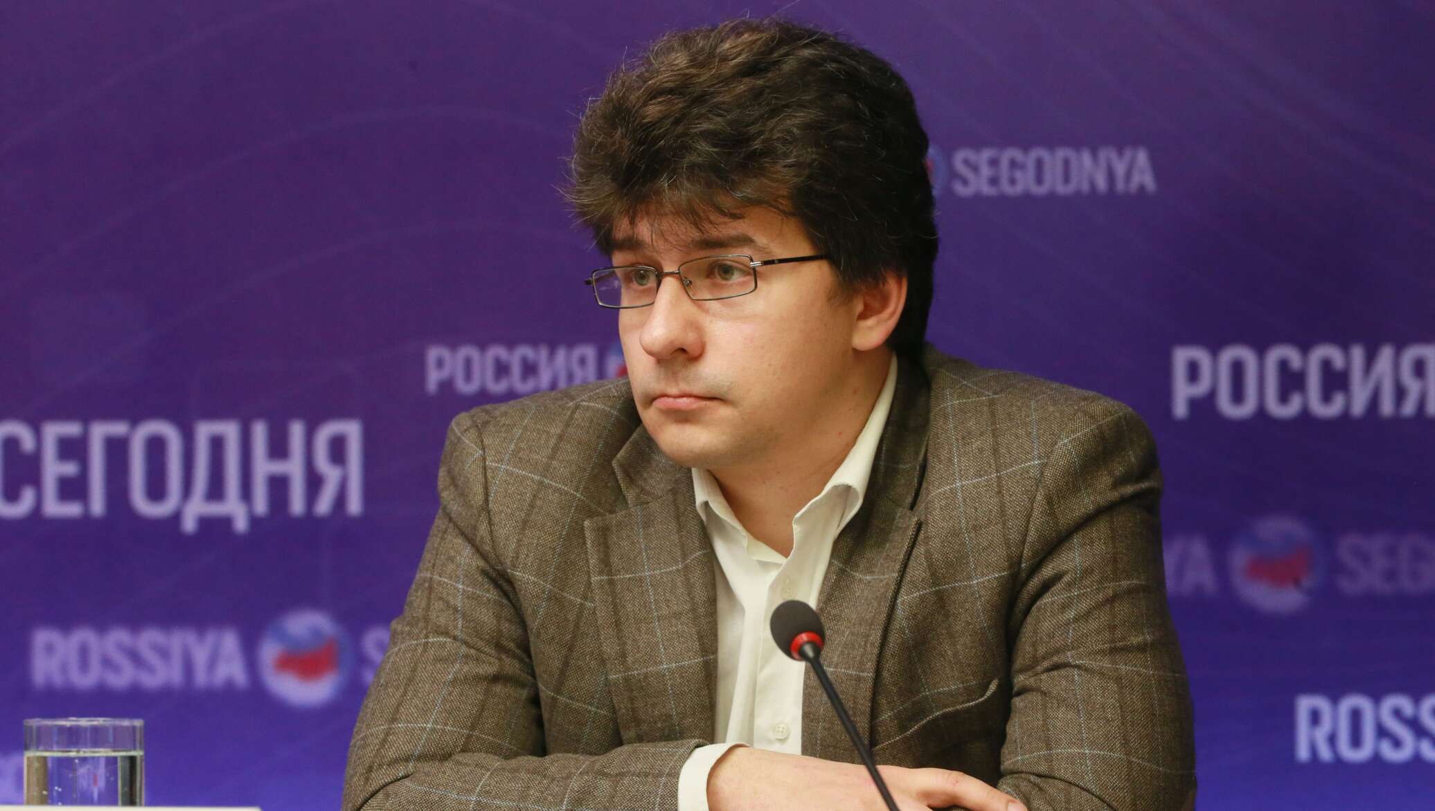 Rus siyaset bilimci: Ermenistan ve Türkiye arasında temel çelişkiler var