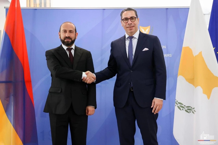 Ermenistan Dışişleri Bakanı, Kıbrıs Dışişleri bakanıyla bir araya geldi