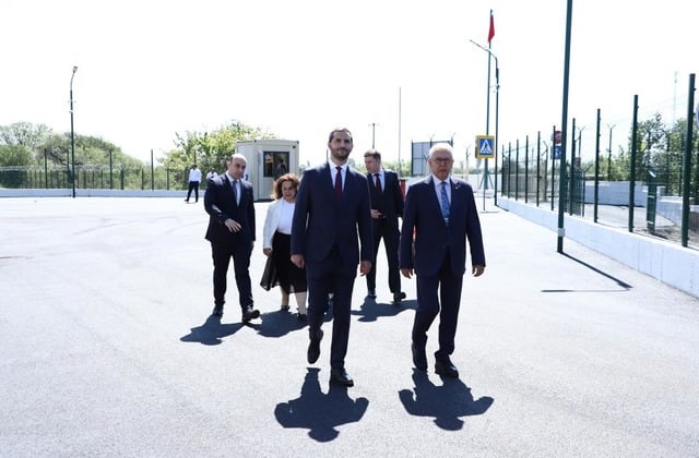 Ermenistan-Türkiye sınırında Rubinyan-Kılıç görüşmesi devam ediyor