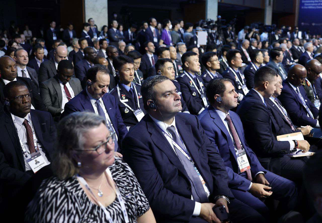 Ermenistan Savunma Bakanı "Askeri Alanda Sorumlu Yapay Zeka" başlıklı zirvenin açılışına katıldı