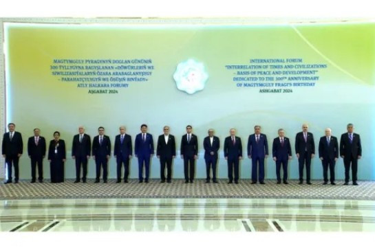 Ermenistan Cumhurbaşkanı, Aşkabat'ta Mahtumkulu Firaki’nin 300. doğum yıldönümüne adanan konferansa katıldı