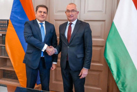 Ermenistan ve Macaristan arasında diplomatik ilişkilerin yeniden kurulmasından sonra ilk siyasi istişareler gerçekleşti