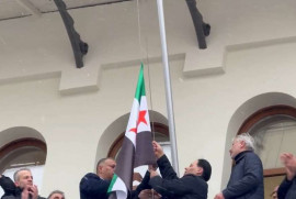 Rusya'daki Suriye Büyükelçiliği'ne yeni bayrak asıldı