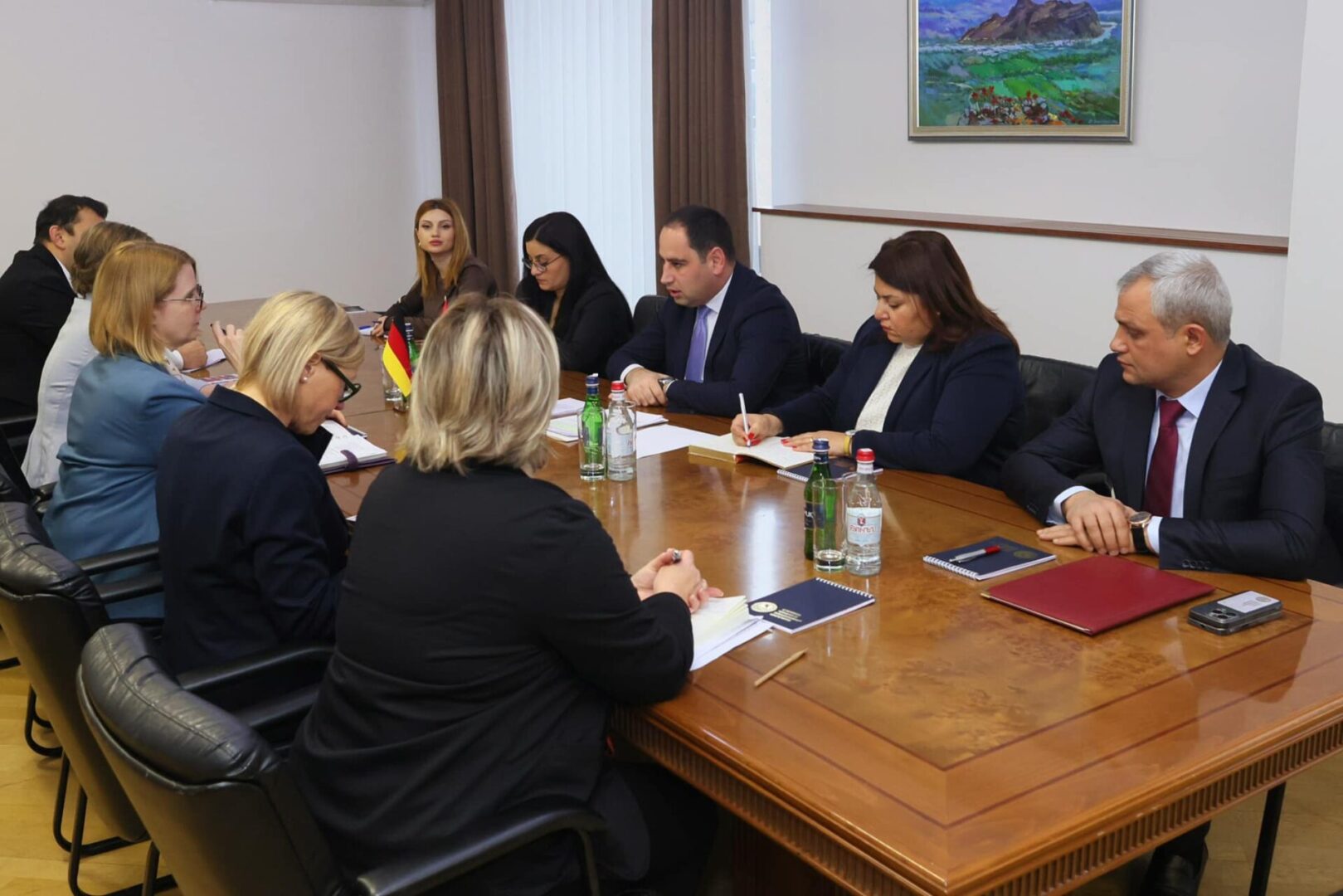 Ermenistan ve Almanya'nın birçok bölgesi ve şehri arasında işbirliği aktif olarak devam ediyor