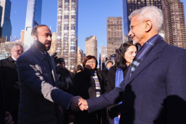 Ermenistan Dışişleri Bakanı, Hindistan Dışişleri Bakanı'nı Cumhuriyet Günü'nde tebrik etti