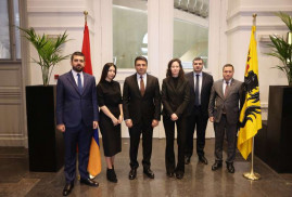 Azerbaycan'da esir tutulan Ermenilerin konusu, Simonyan'ın yürt dışı ziyareti gündeminde